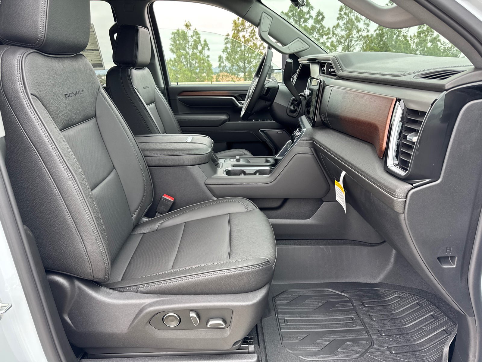 New 2026 GMC Sierra 2500 Denali w/ Denali Reserve Package AWD/4WD image 16