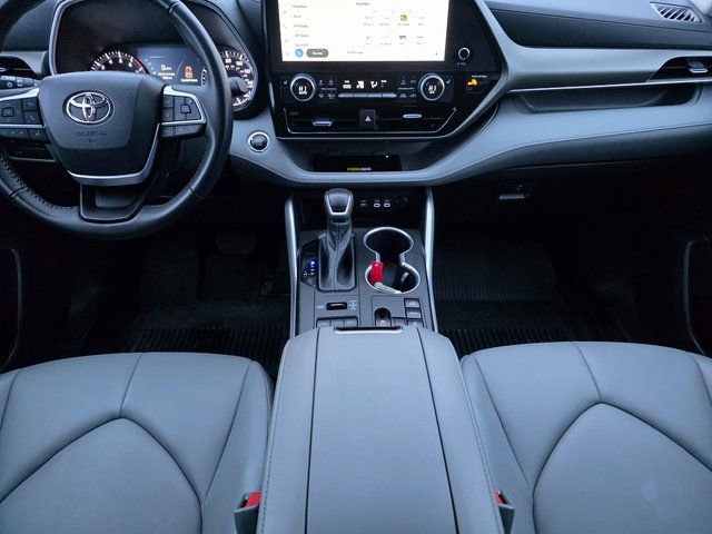 Used 2023 Toyota Highlander XLE image 24