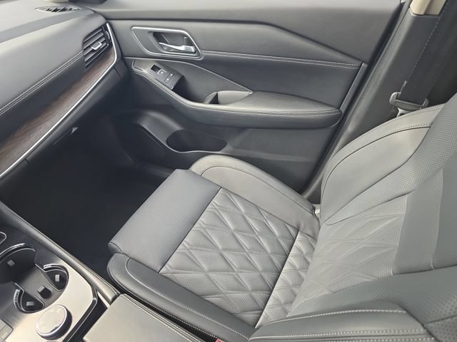 Certified 2026 Nissan Rogue Platinum w/ Platinum Premium Package AWD/4WD image 16