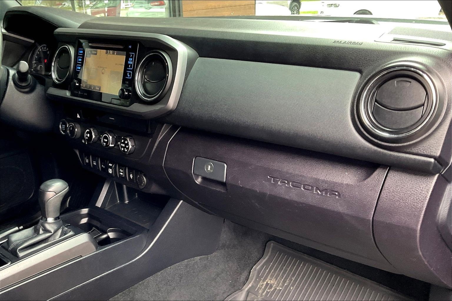 Used 2018 Toyota Tacoma TRD Off-Road w/ Technology Package AWD/4WD image 19