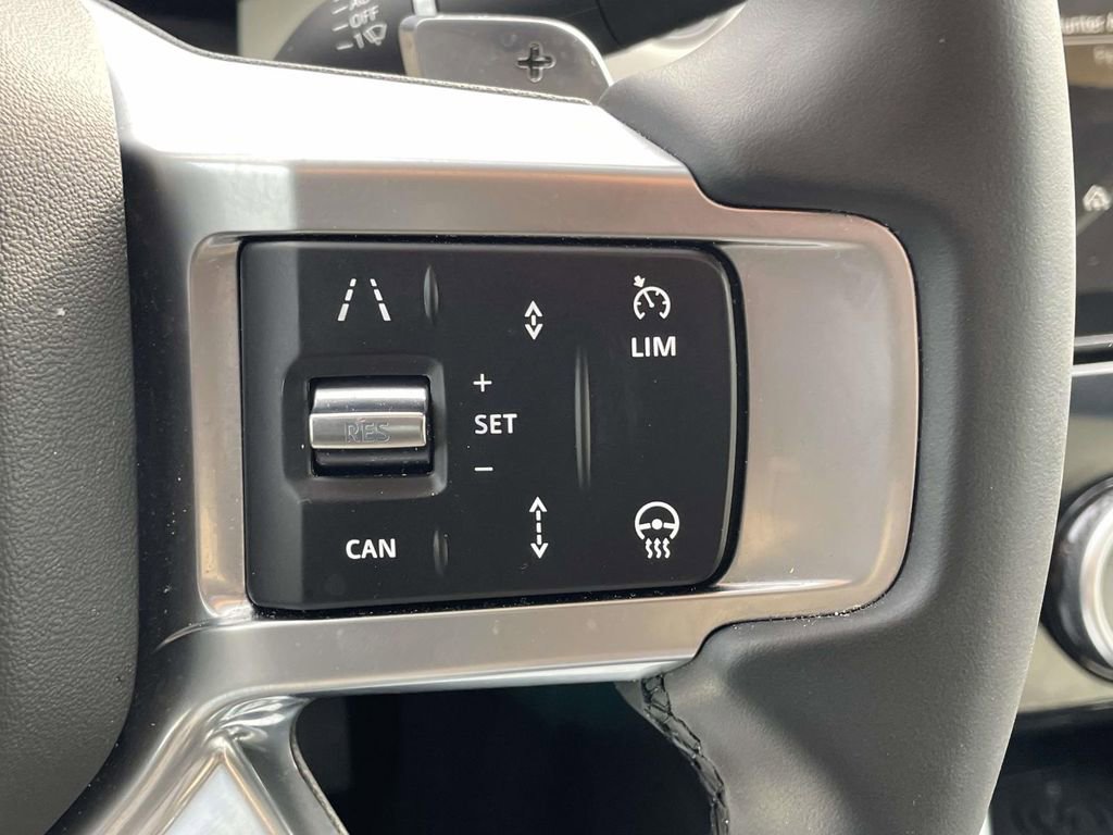Used 2025 Land Rover Discovery S image 13