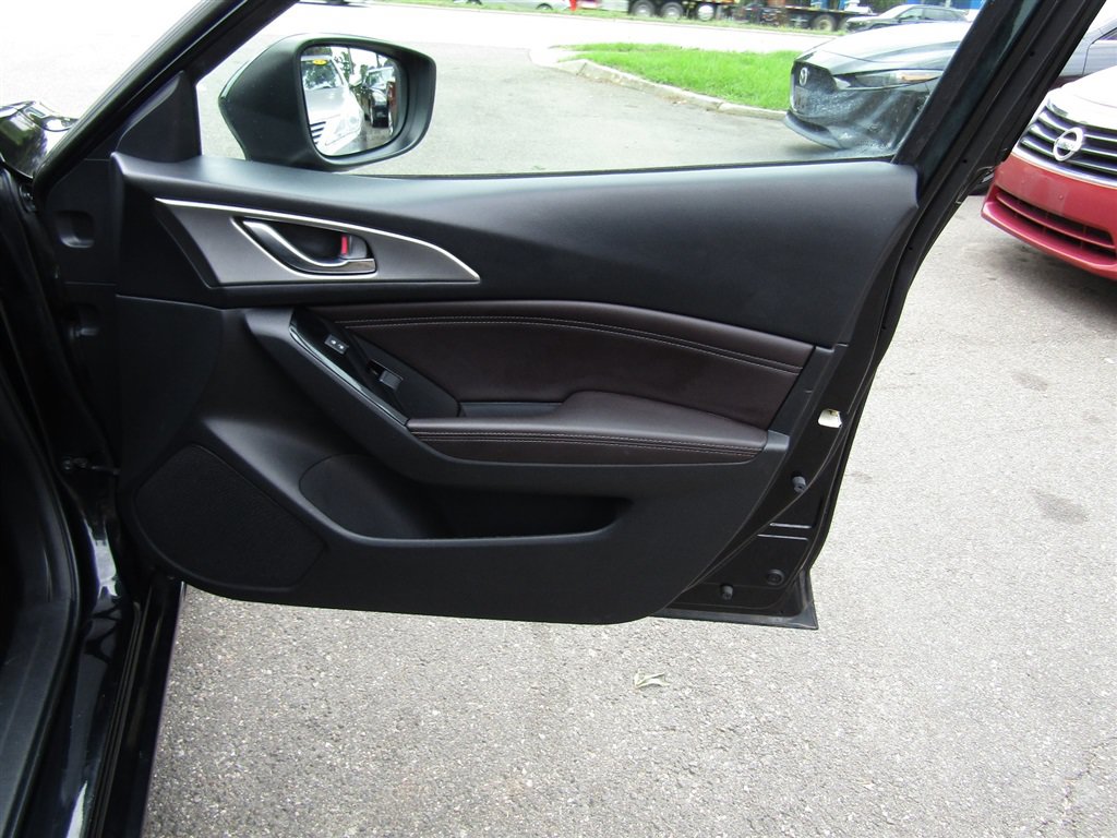Used 2018 MAZDA MAZDA3 Touring FWD image 20