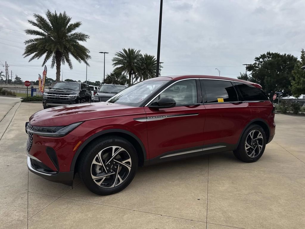 Used 2024 Lincoln Nautilus Premier w/ Equipment Group 102A image 5