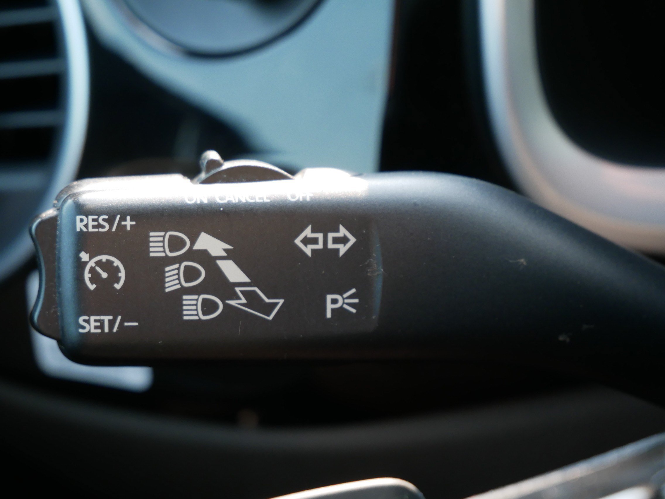 Used 2013 Volkswagen Beetle TDI FWD image 29