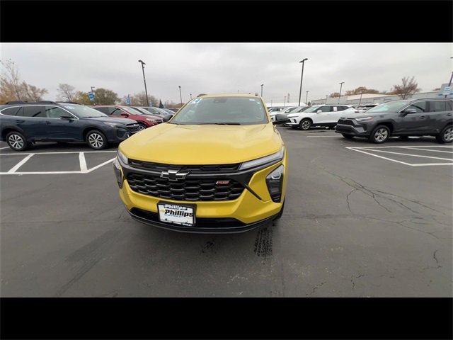 Used 2024 Chevrolet Trax RS w/ Sunroof Package image 3
