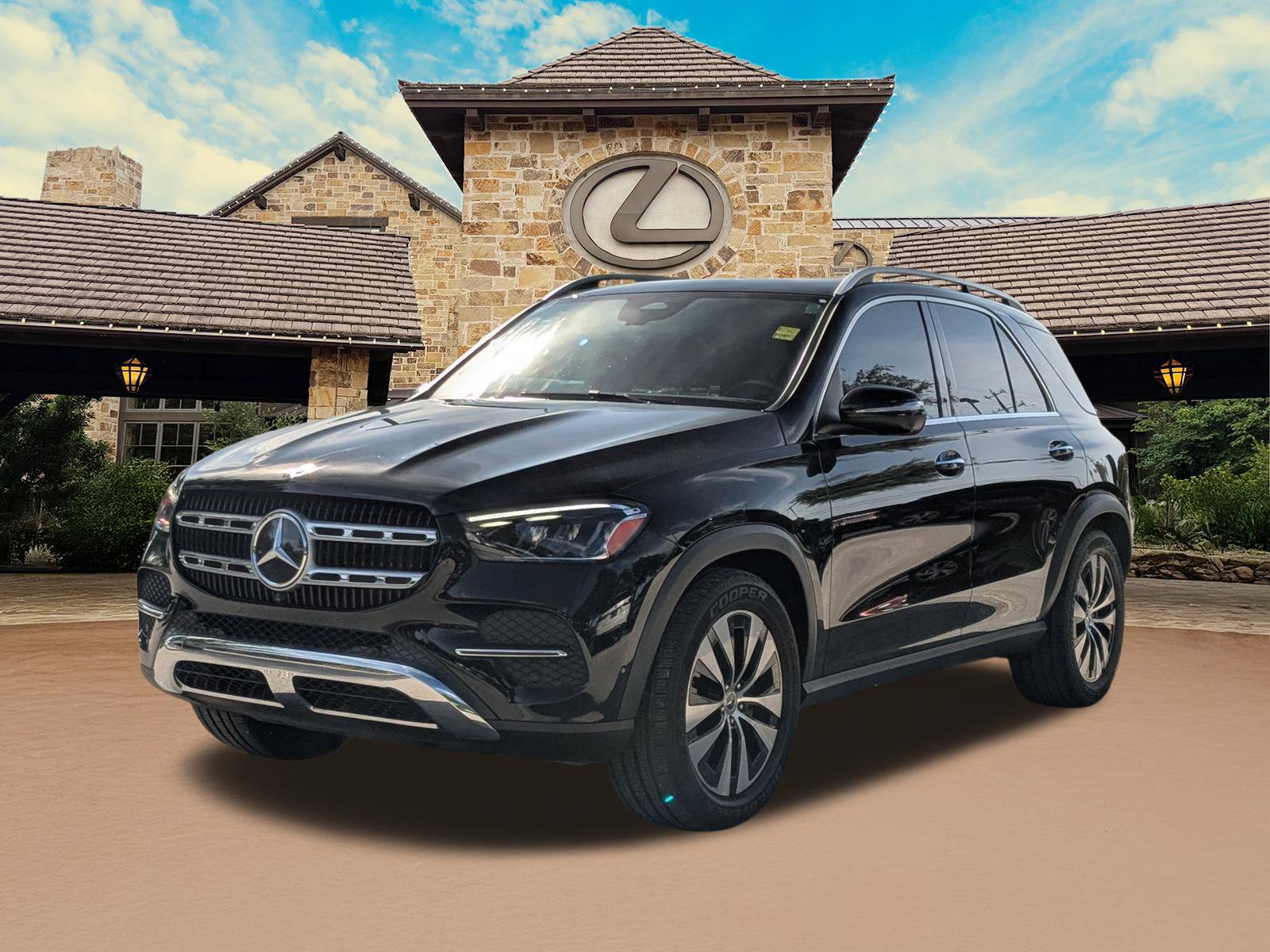 Used 2025 Mercedes-Benz GLE 350 4MATIC image 4