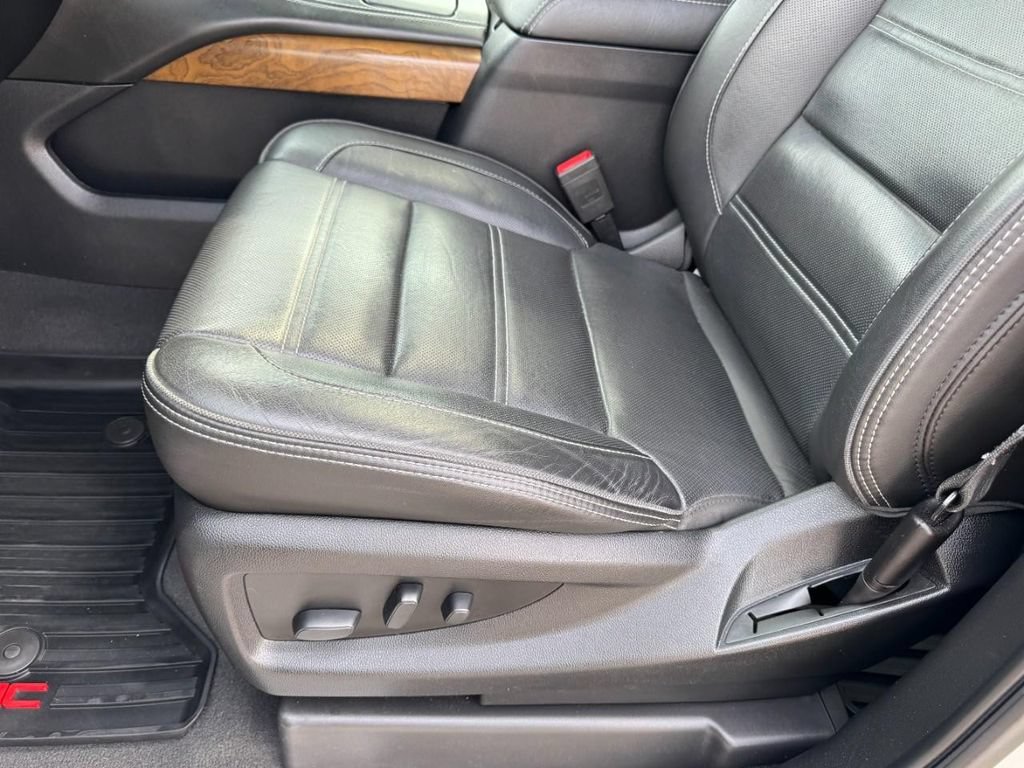 Used 2020 GMC Yukon Denali w/ Denali Ultimate Package RWD image 16