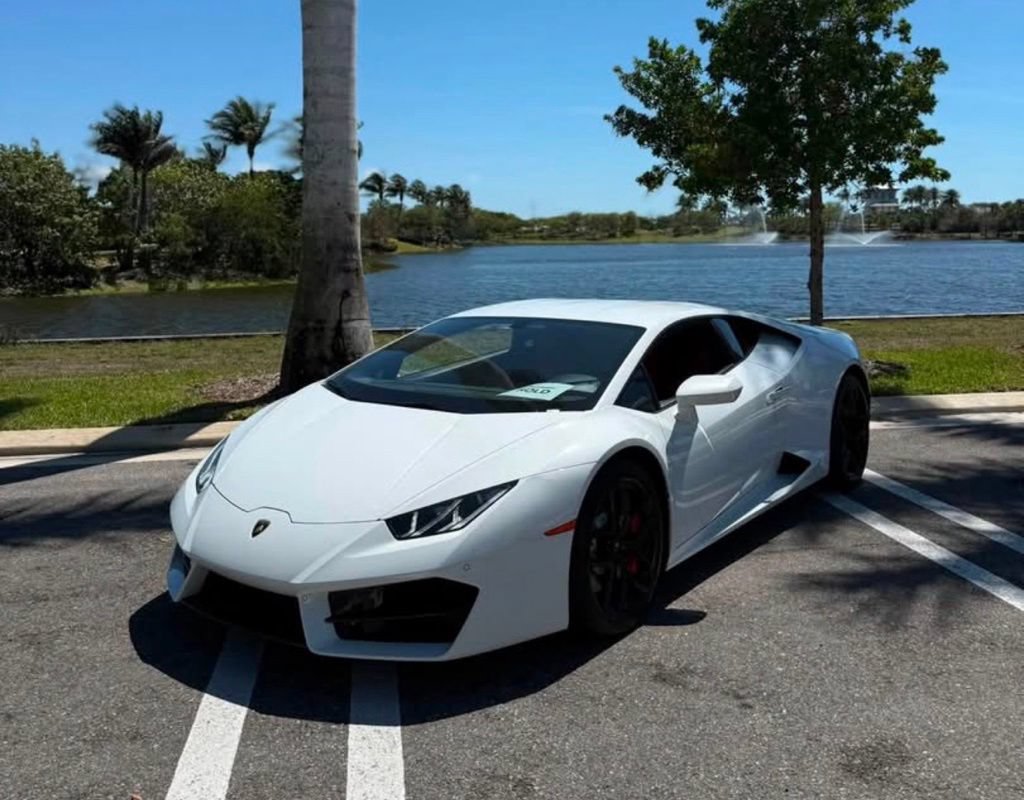 Used 2018 Lamborghini Huracan LP 580-2 RWD image 2