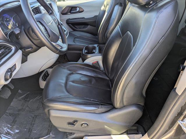Used 2020 Chrysler Voyager Lxi image 15