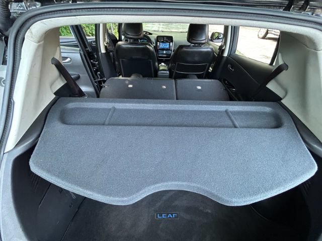 Used 2015 Nissan Leaf SL FWD image 31