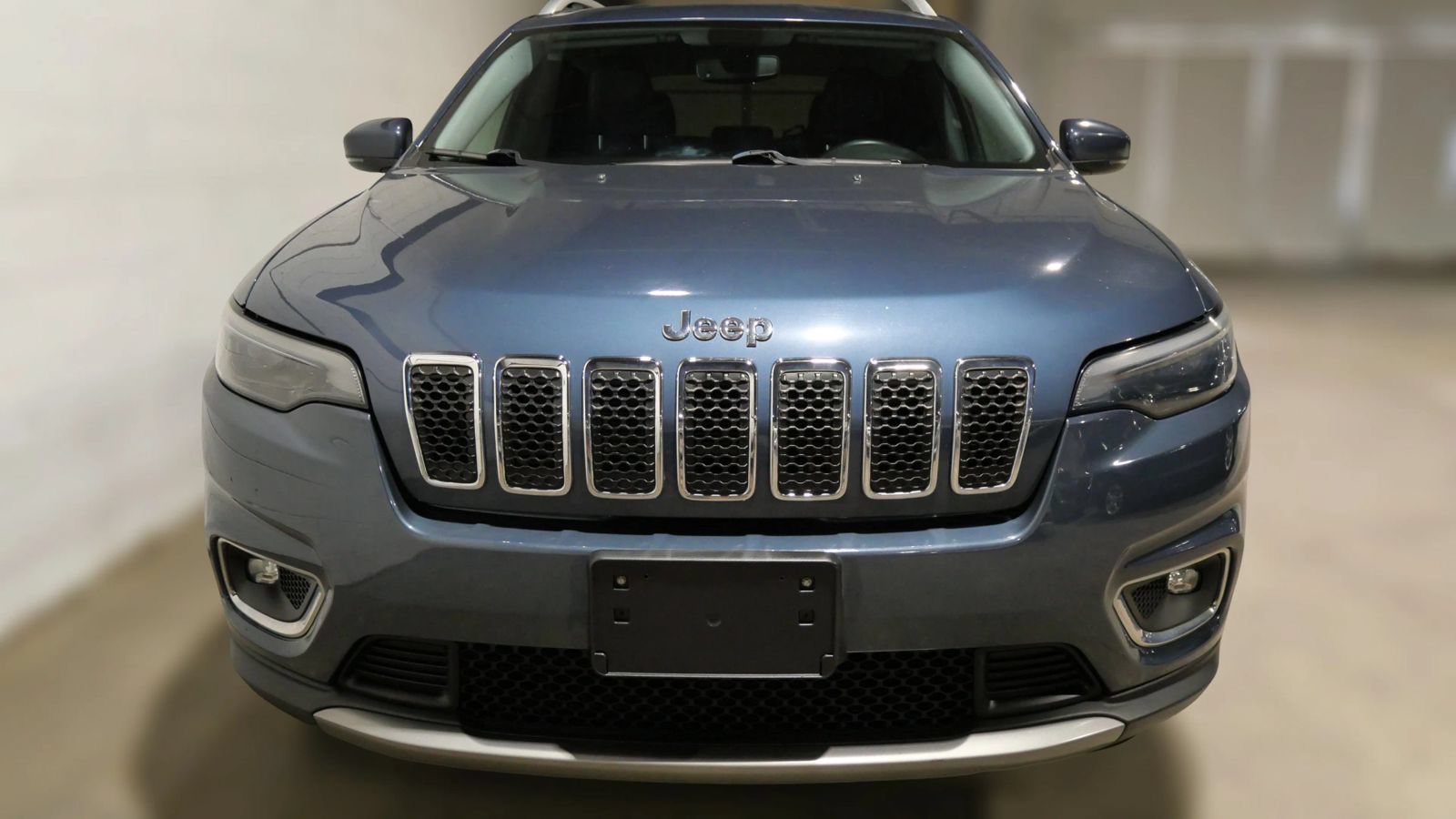 Used 2019 Jeep Cherokee Limited AWD/4WD image 2