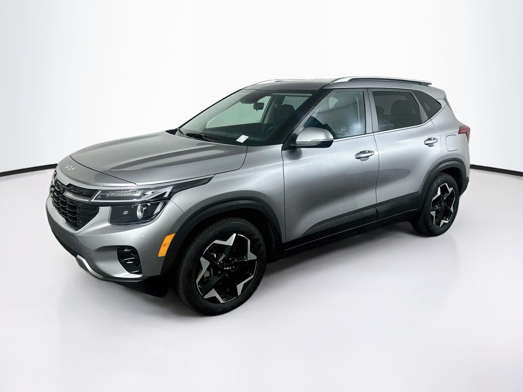 Used 2026 Kia Seltos EX FWD image 3