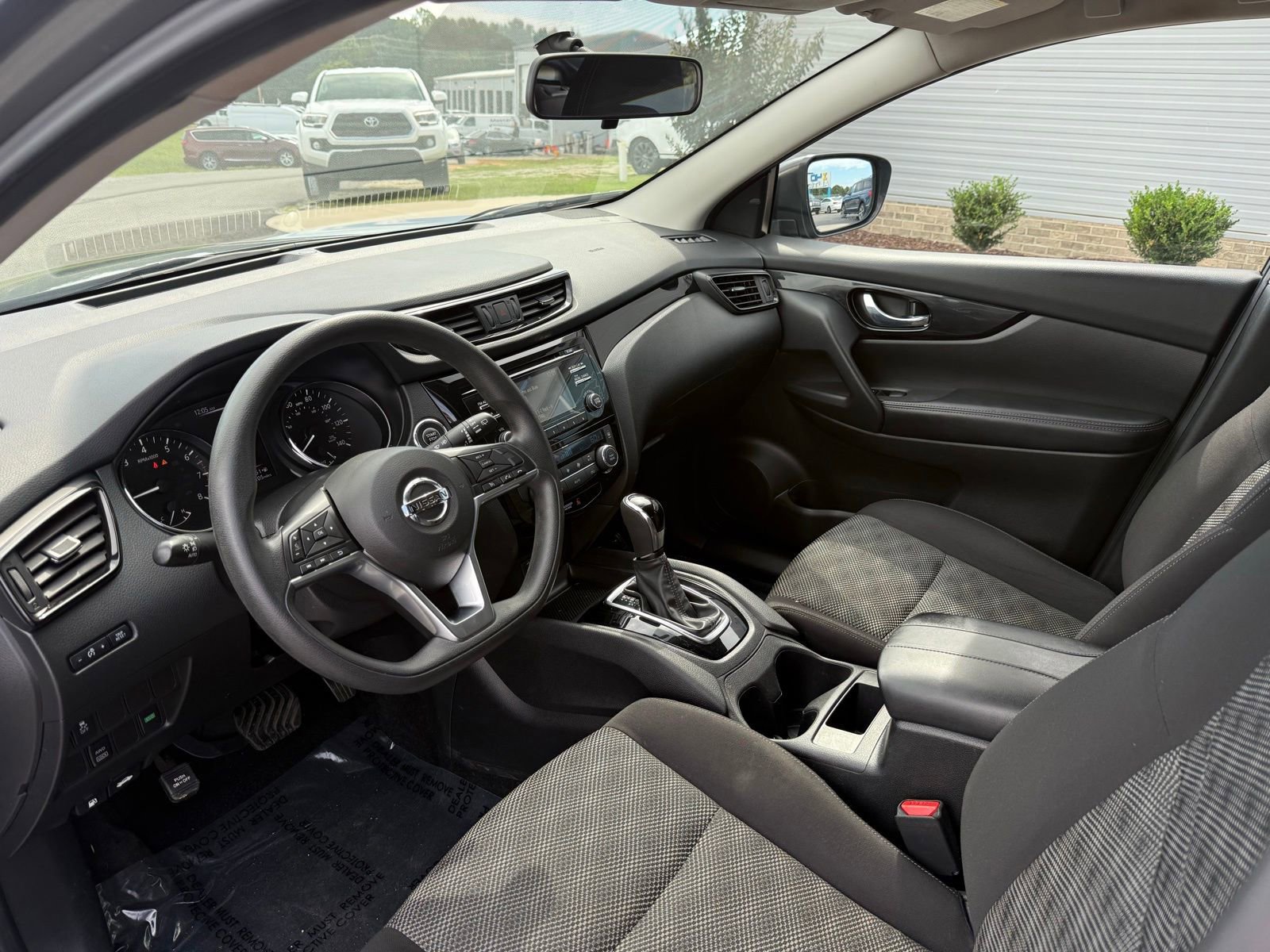 Used 2018 Nissan Rogue Sport SV image 17