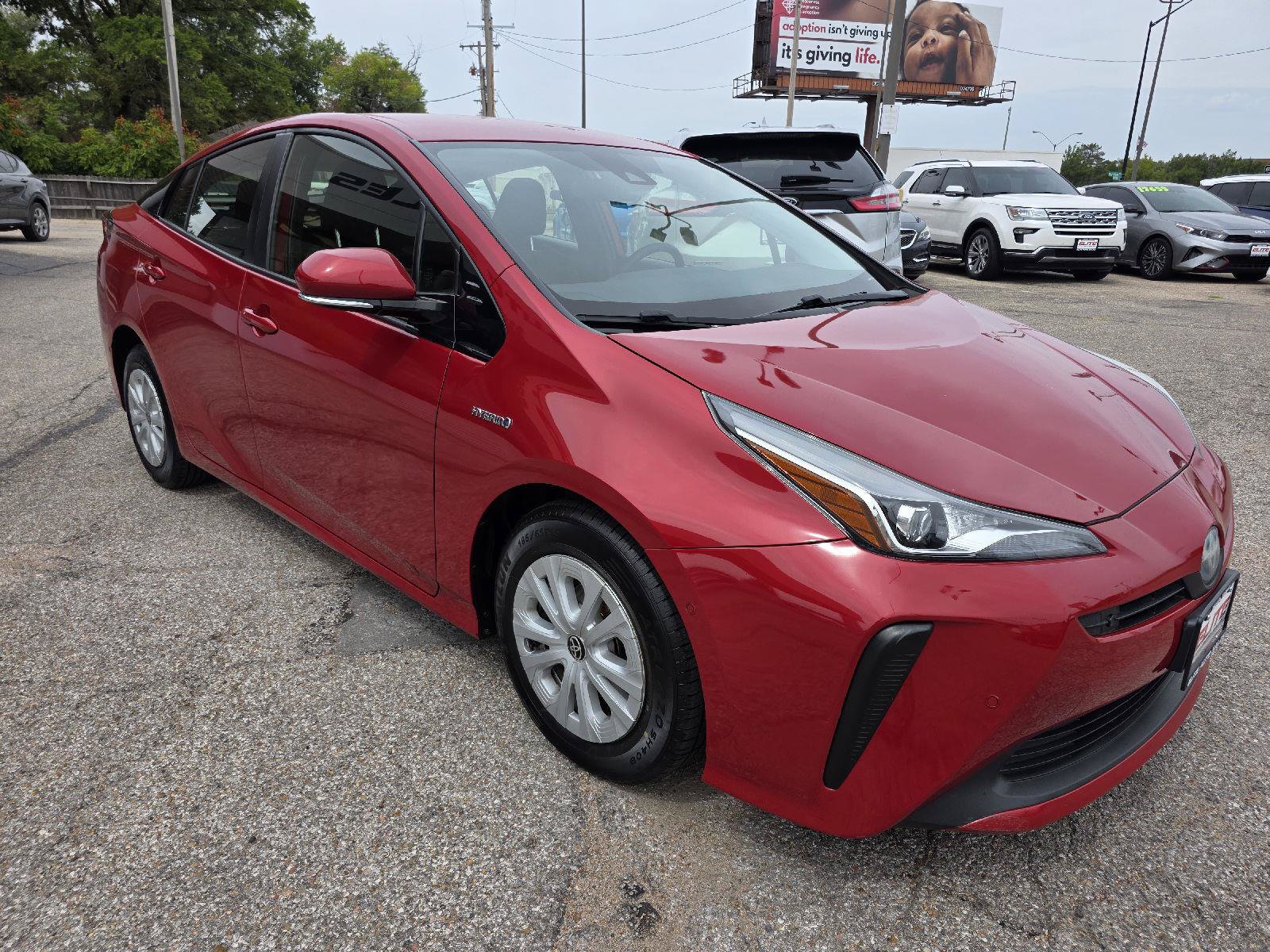 Used 2019 Toyota Prius LE FWD image 3