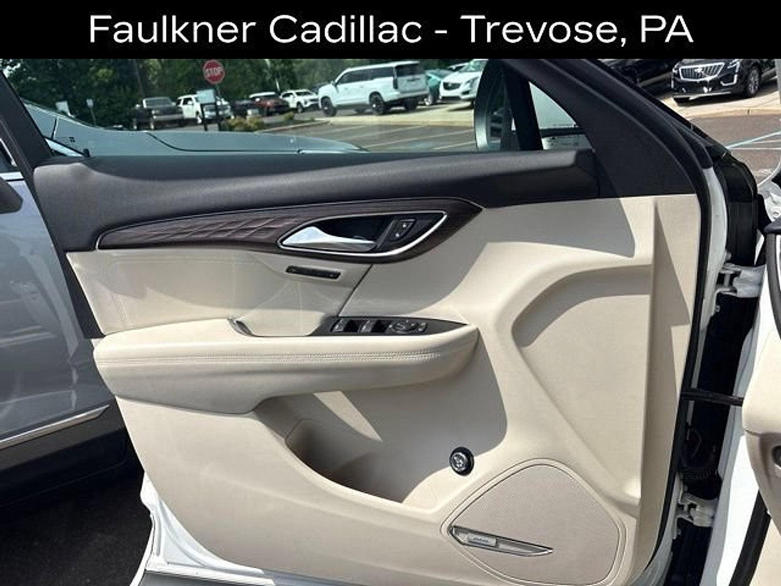 Used 2021 Buick Envision Avenir w/ Technology Package II AWD/4WD image 10