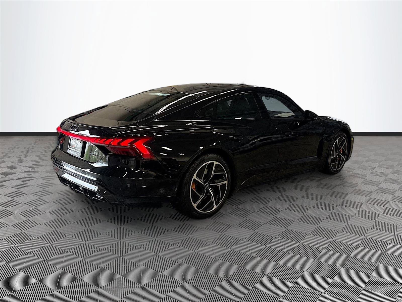 Used 2023 Audi RS e-tron GT w/ Carbon Performance Package AWD/4WD image 7