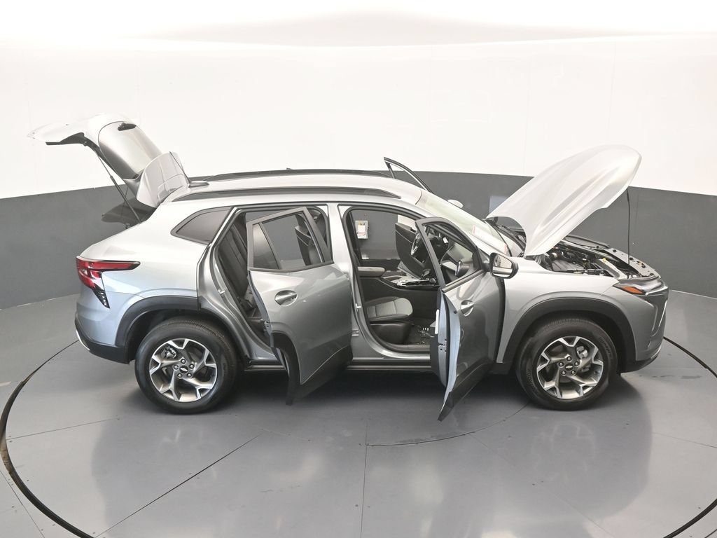 Used 2025 Chevrolet Trax LT w/ Driver Confidence Package FWD image 64