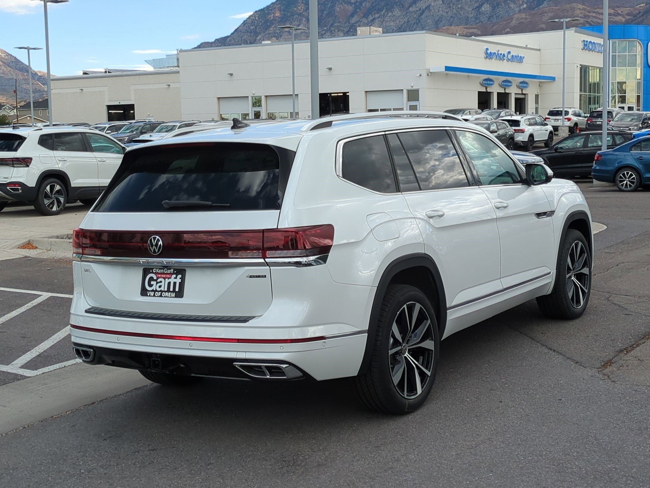 New 2026 Volkswagen Atlas SEL Premium R-Line image 3