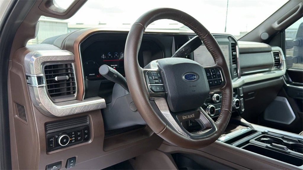 Used 2025 Ford F350 King Ranch w/ FX4 Off-Road Package image 24