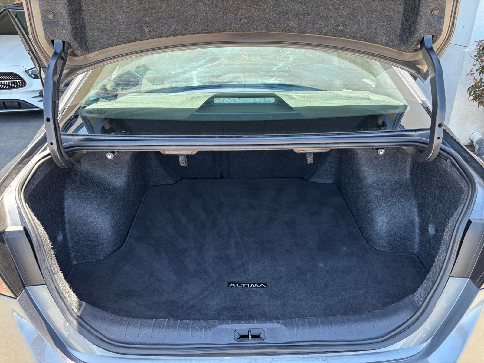 Used 2024 Nissan Altima 2.5 SV FWD image 32