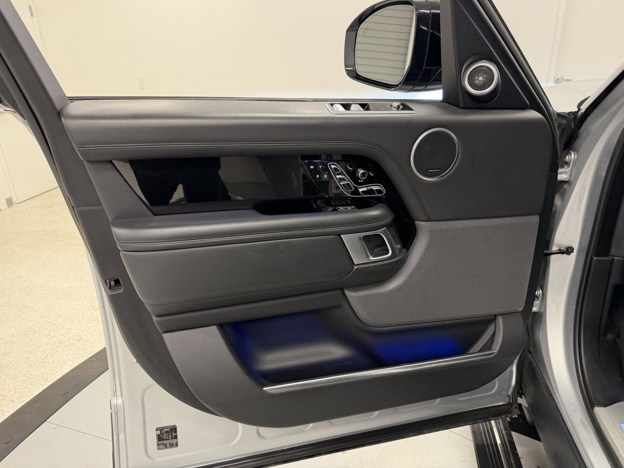 Used 2020 Land Rover Range Rover Autobiography image 38