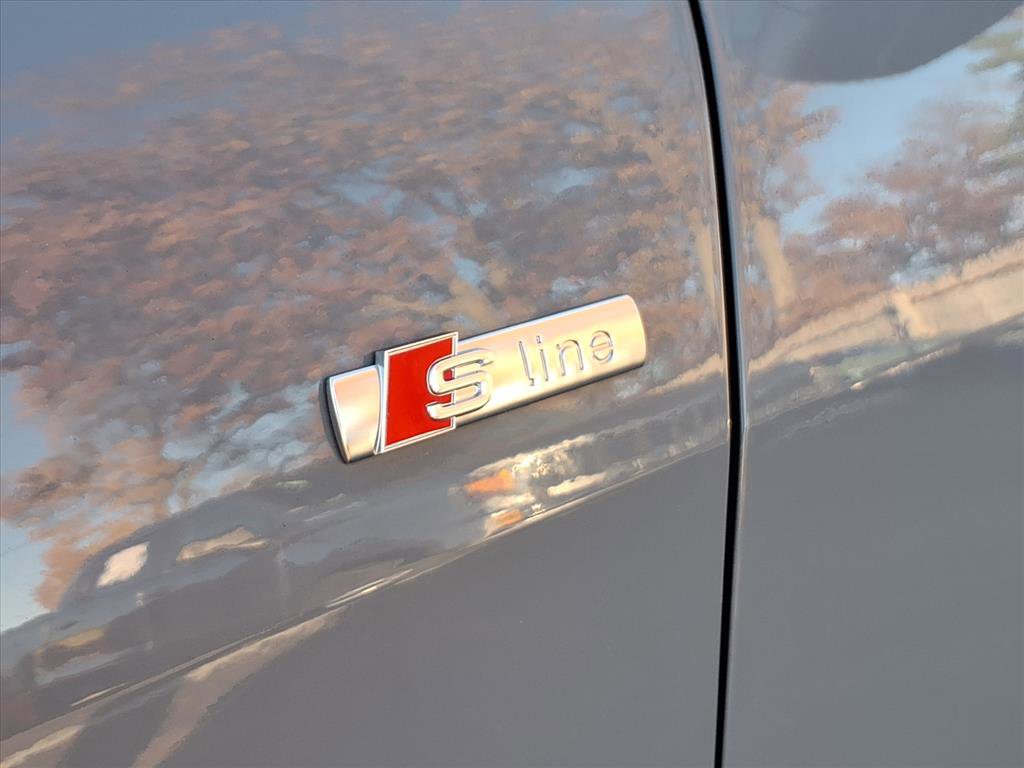 Used 2023 Audi Q4 e-tron Premium image 33