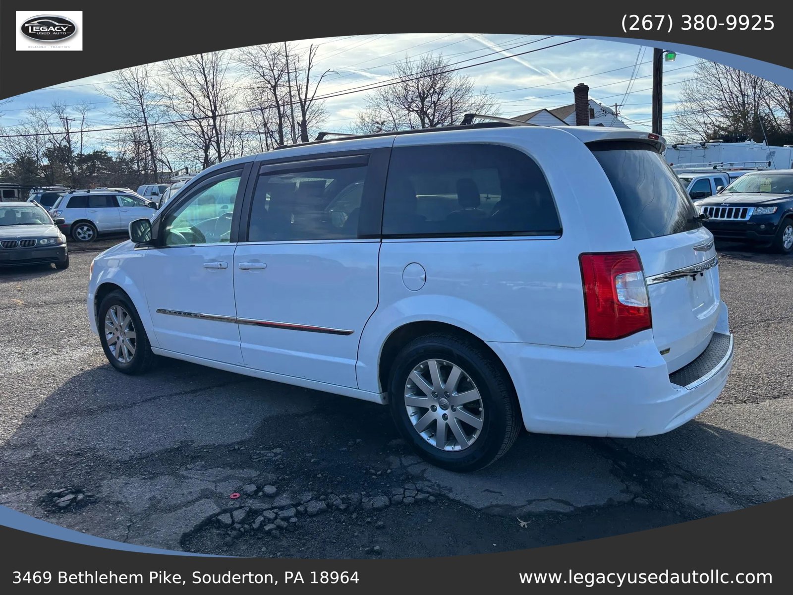 Used 2016 Chrysler Town & Country Touring FWD image 6