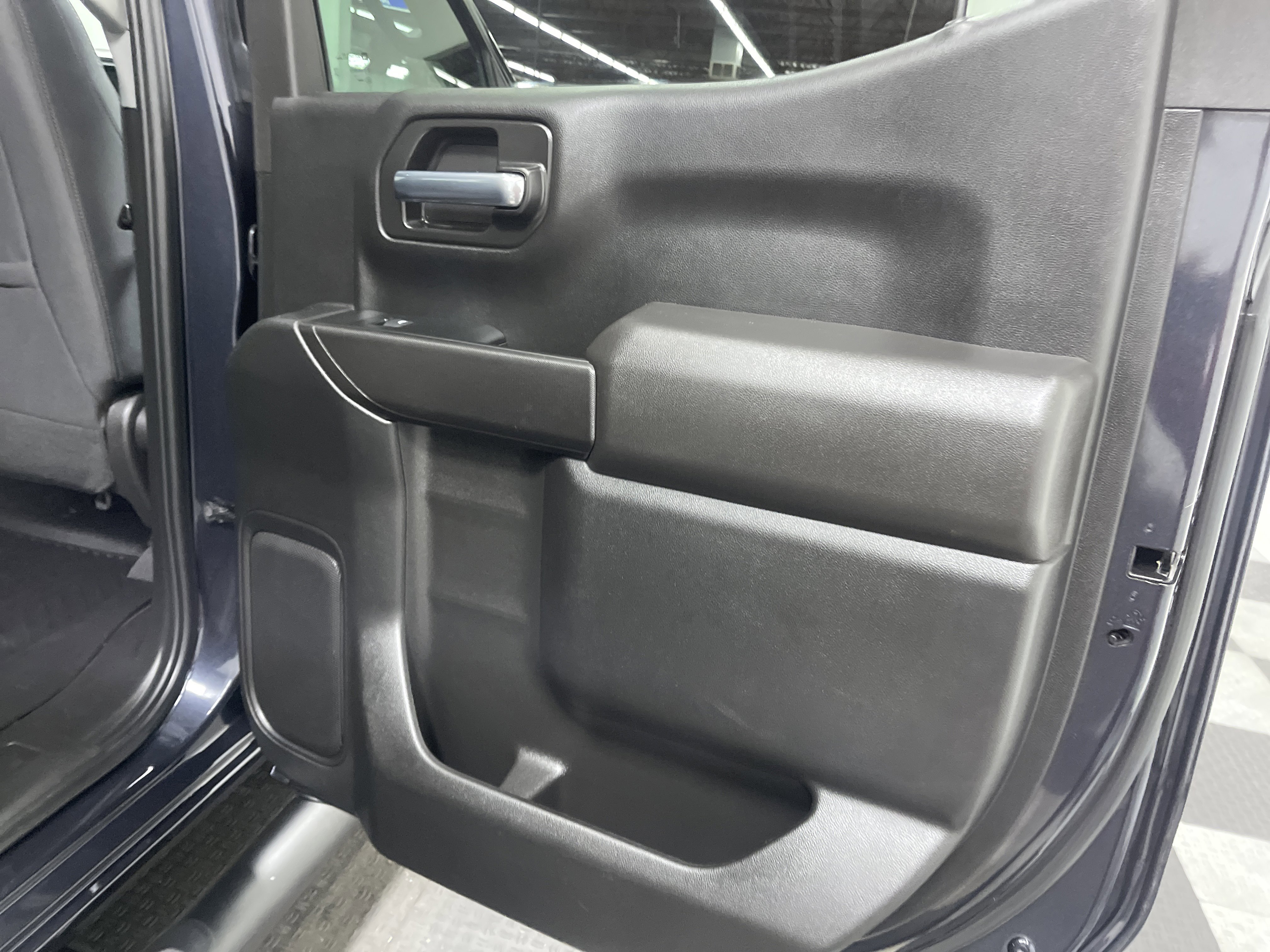 Used 2023 Chevrolet Silverado 1500 Custom w/ 2.7L Blackout Package image 18