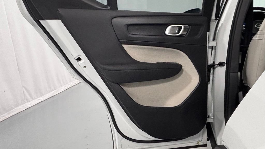 Certified 2026 Volvo XC40 B5 Plus AWD/4WD image 23