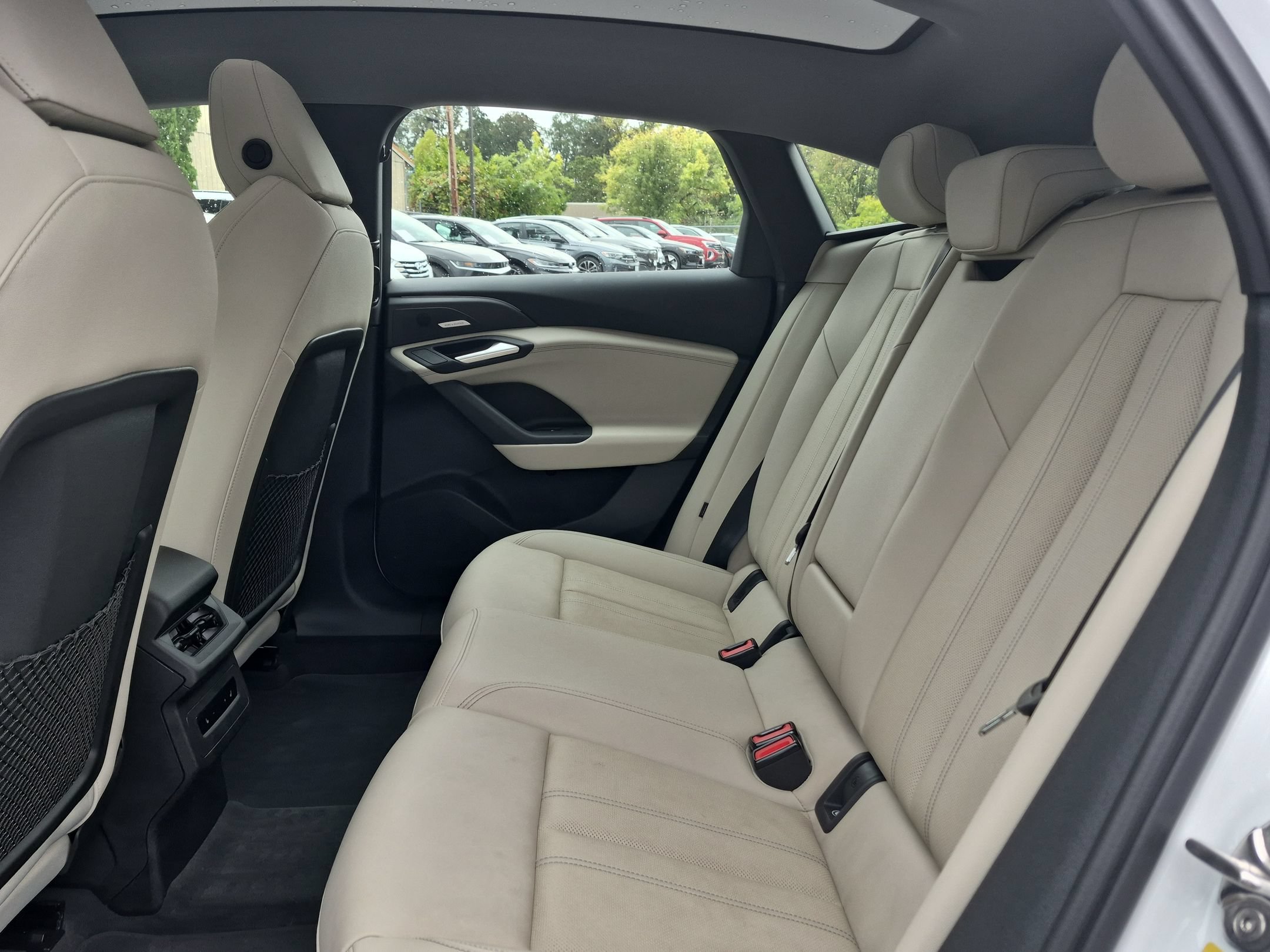 Used 2025 Audi A6 e-tron Premium Plus w/ Premium Plus AWD/4WD image 25