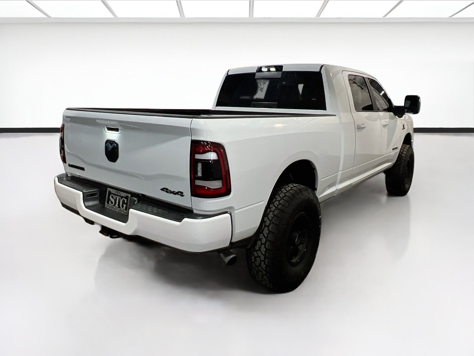 Used 2024 RAM 2500 Laramie w/ Night Edition AWD/4WD image 4