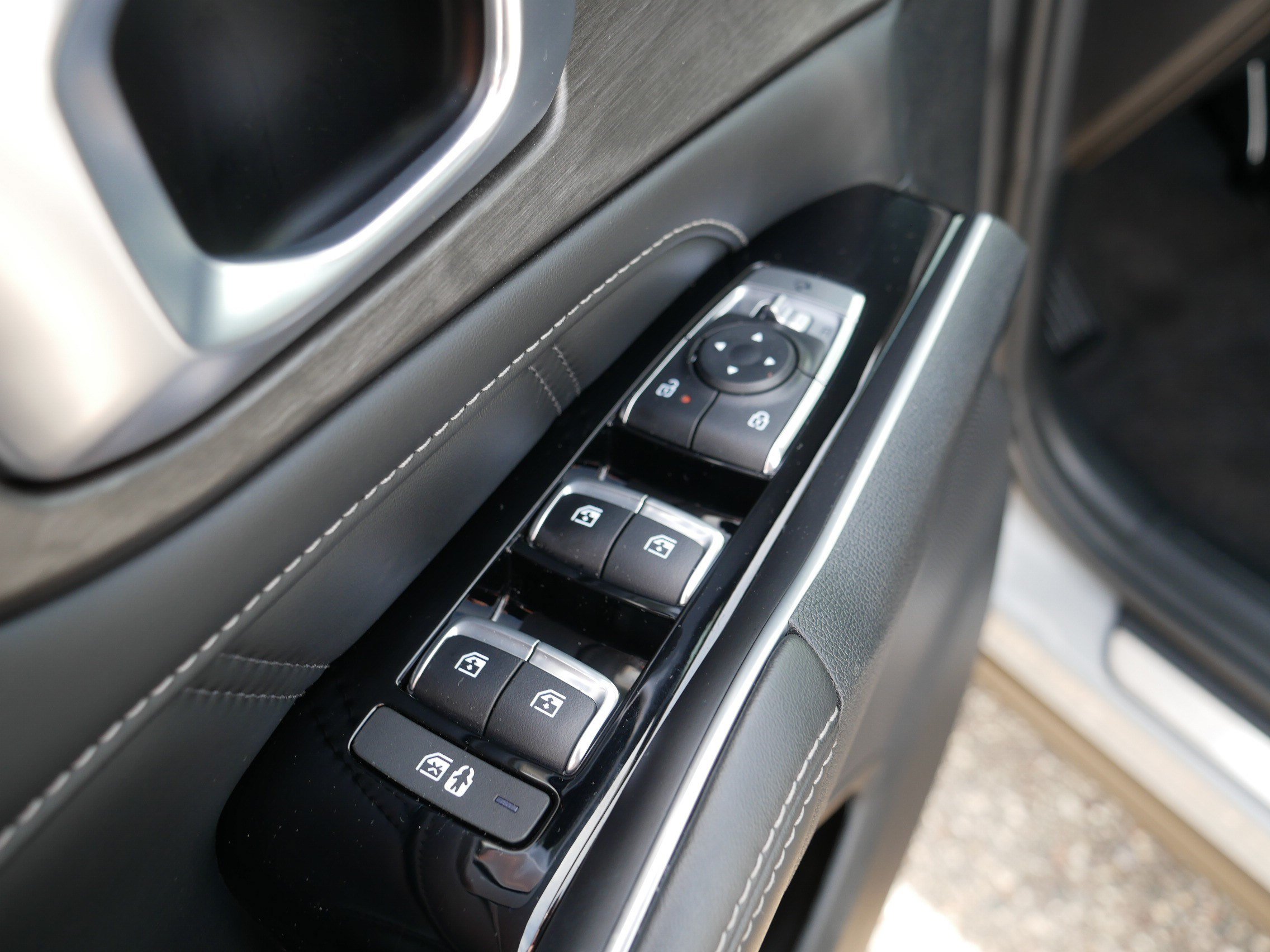 Used 2025 Kia Sorento SX AWD/4WD image 19