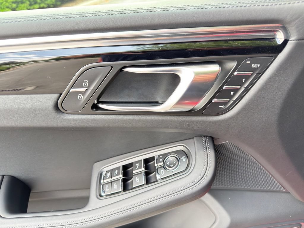 New 2026 Porsche Macan AWD/4WD image 8