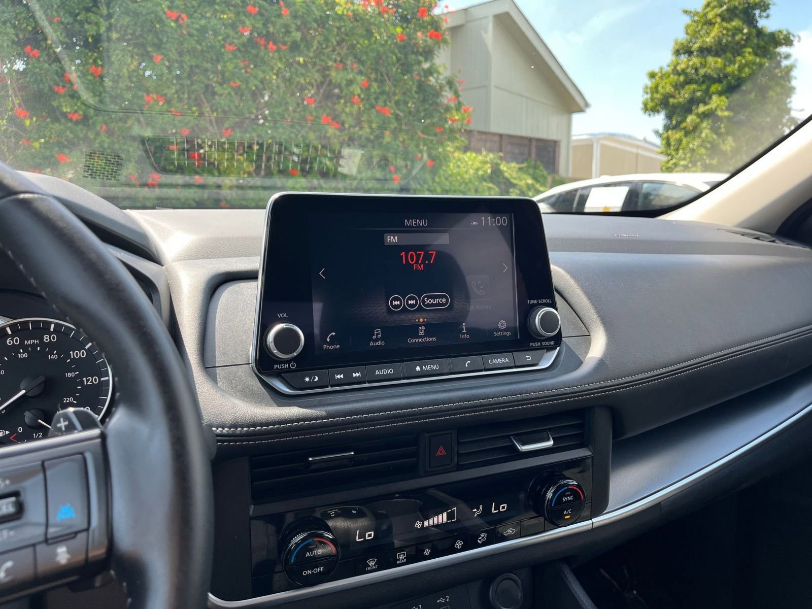 Used 2025 Nissan Rogue SV FWD image 20