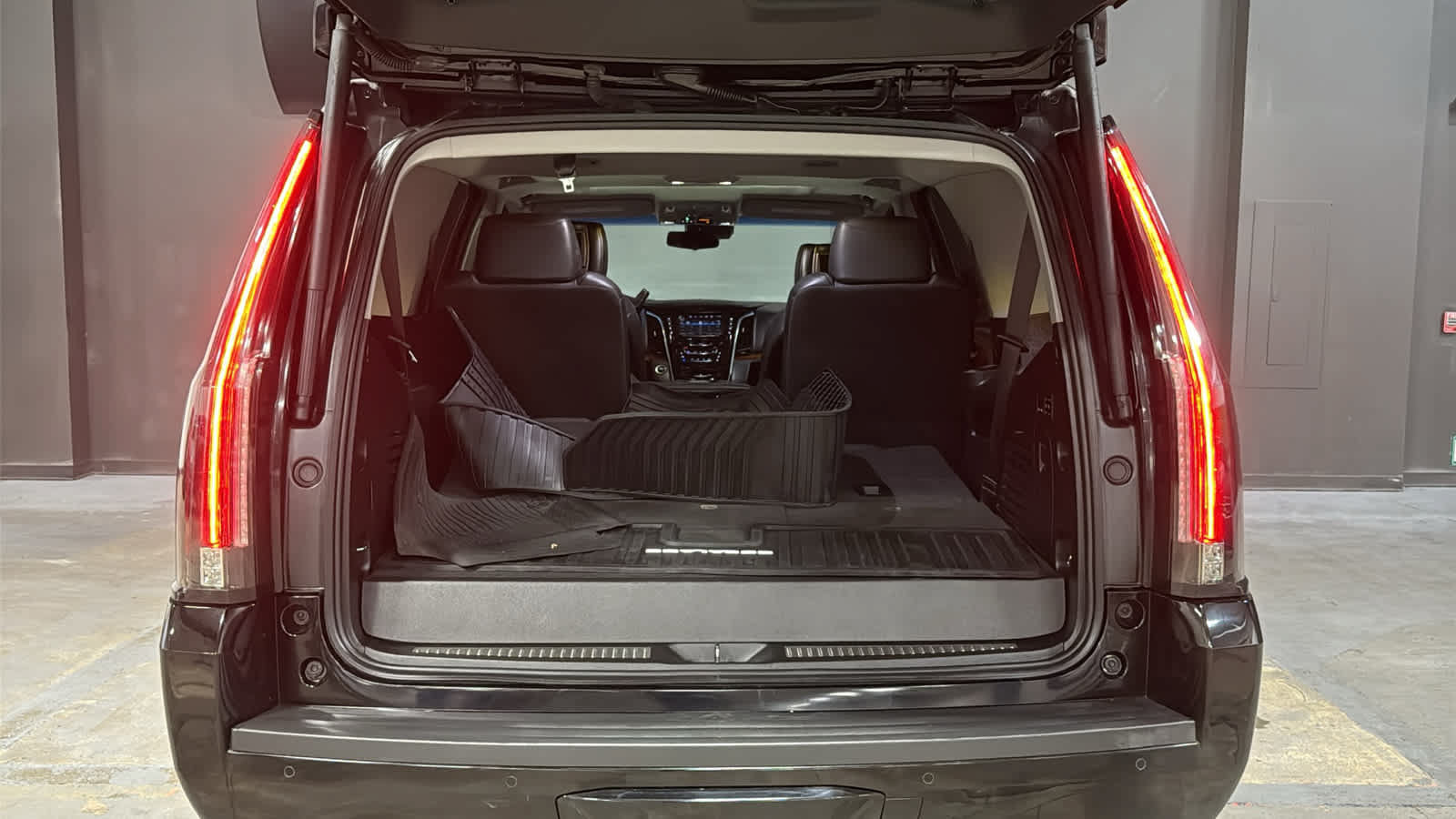 Used 2019 Cadillac Escalade Luxury AWD/4WD image 30