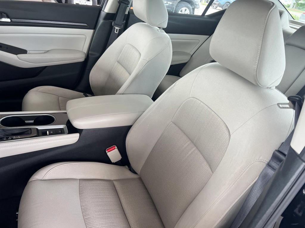 Certified 2024 Nissan Altima 2.5 SV w/ SV Premium Package FWD image 5