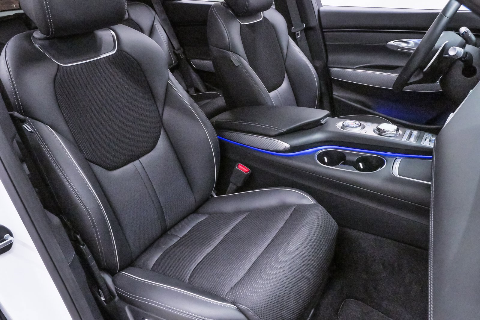 Certified 2025 Genesis GV70 3.5T Sport image 15