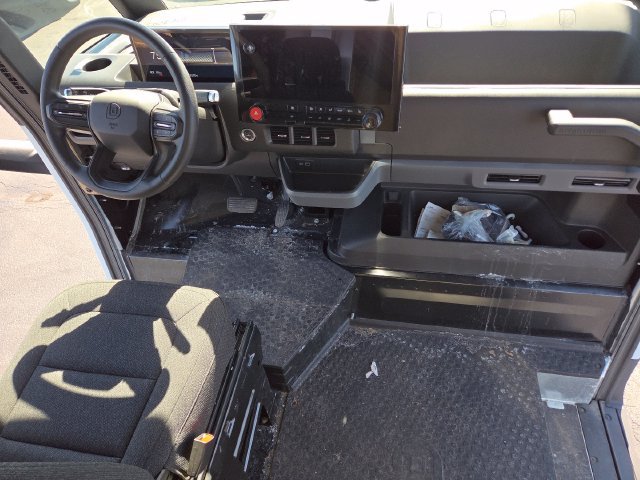 Used 2024 Chevrolet Brightdrop 600 w/ Commercial Equipment Package AWD/4WD image 18