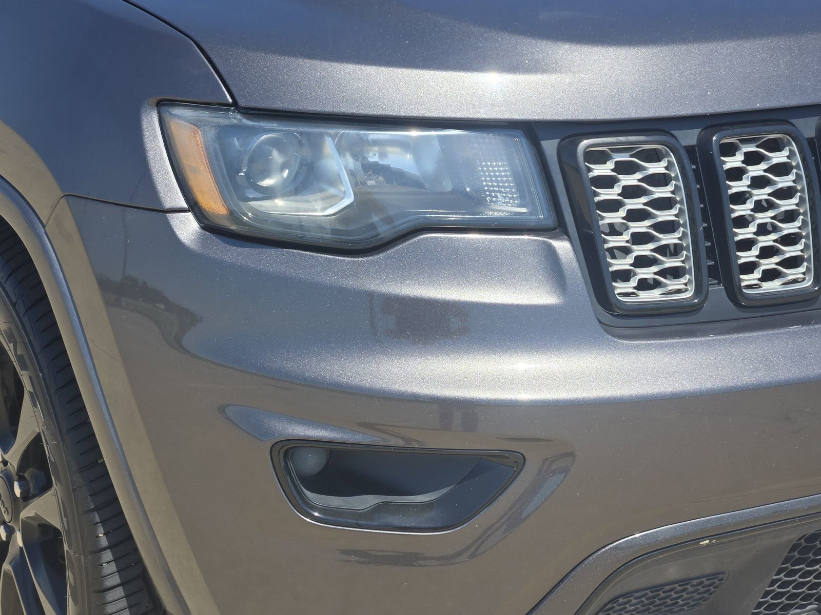 Used 2018 Jeep Grand Cherokee Altitude RWD image 11