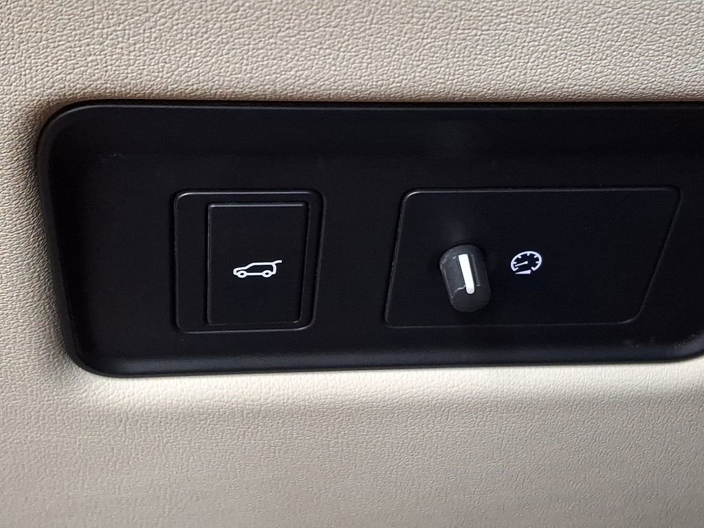 Used 2021 Land Rover Range Rover HSE image 19