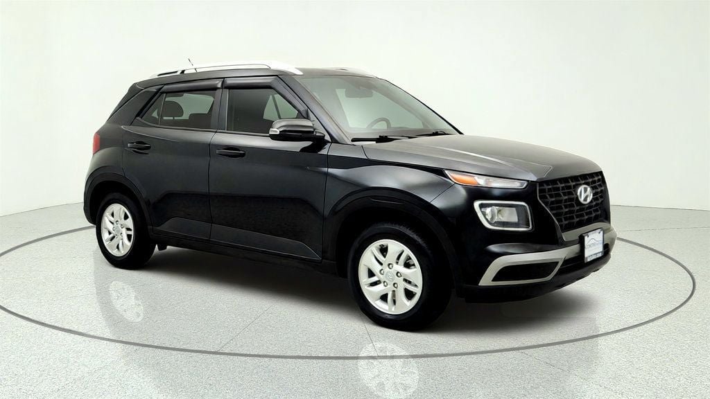 Used 2023 Hyundai Venue FWD image 3