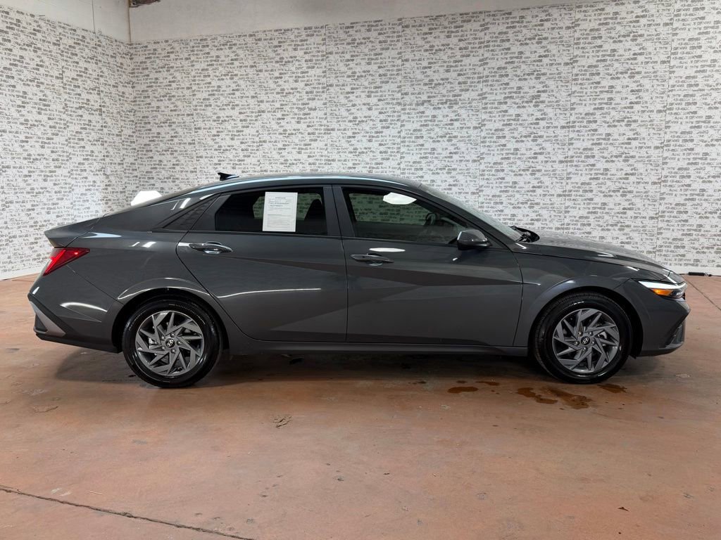 Certified 2024 Hyundai Elantra Blue image 6
