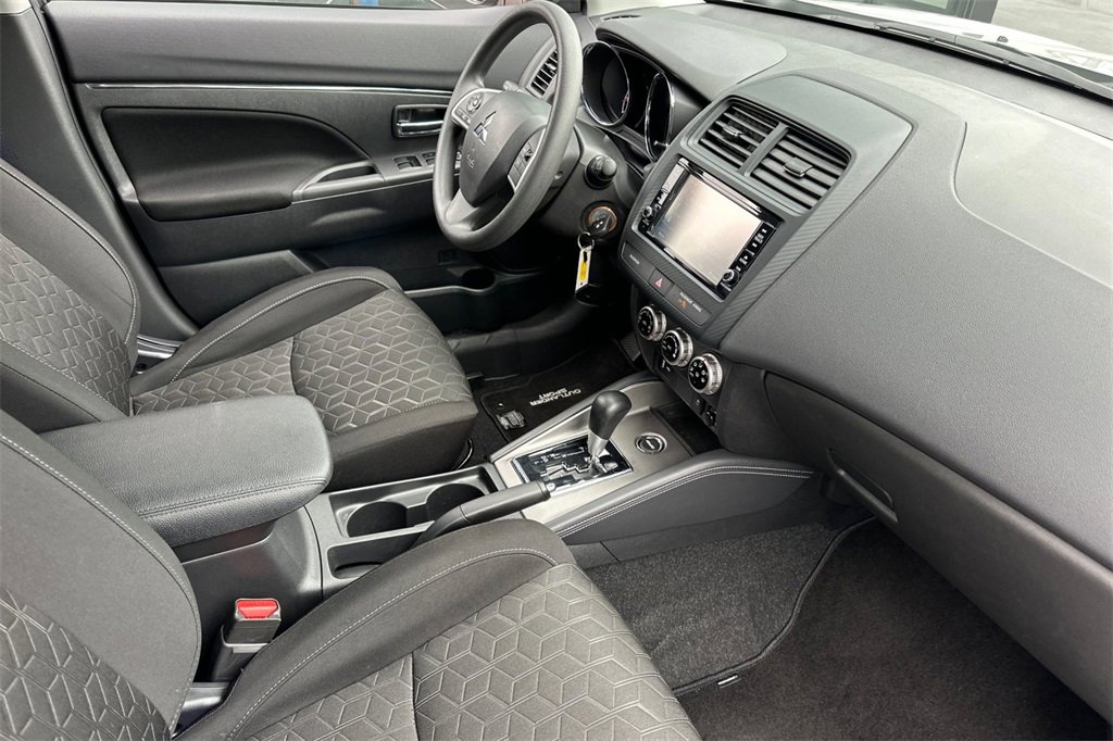 Used 2025 Mitsubishi Outlander Sport ES image 19