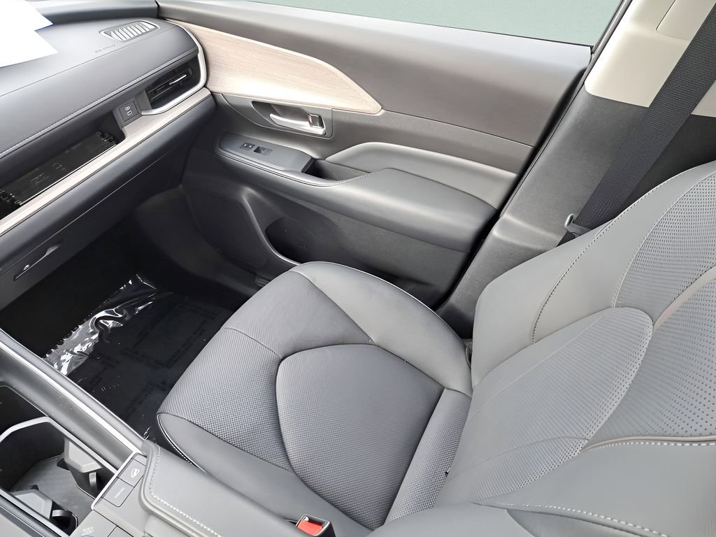 Certified 2024 Toyota Grand Highlander Platinum image 14