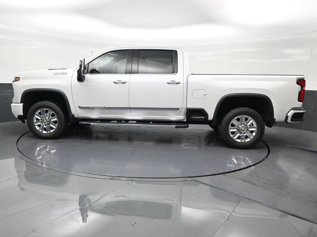 Used 2024 Chevrolet Silverado 2500 High Country AWD/4WD image 2