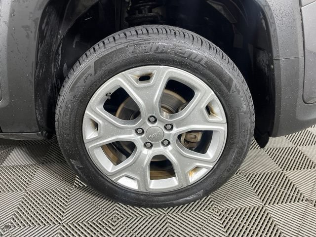Used 2020 Jeep Renegade Limited AWD/4WD image 9