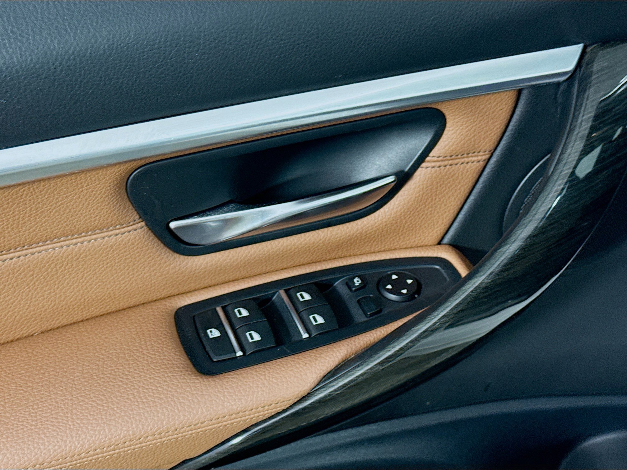 Used 2017 BMW 330e image 23