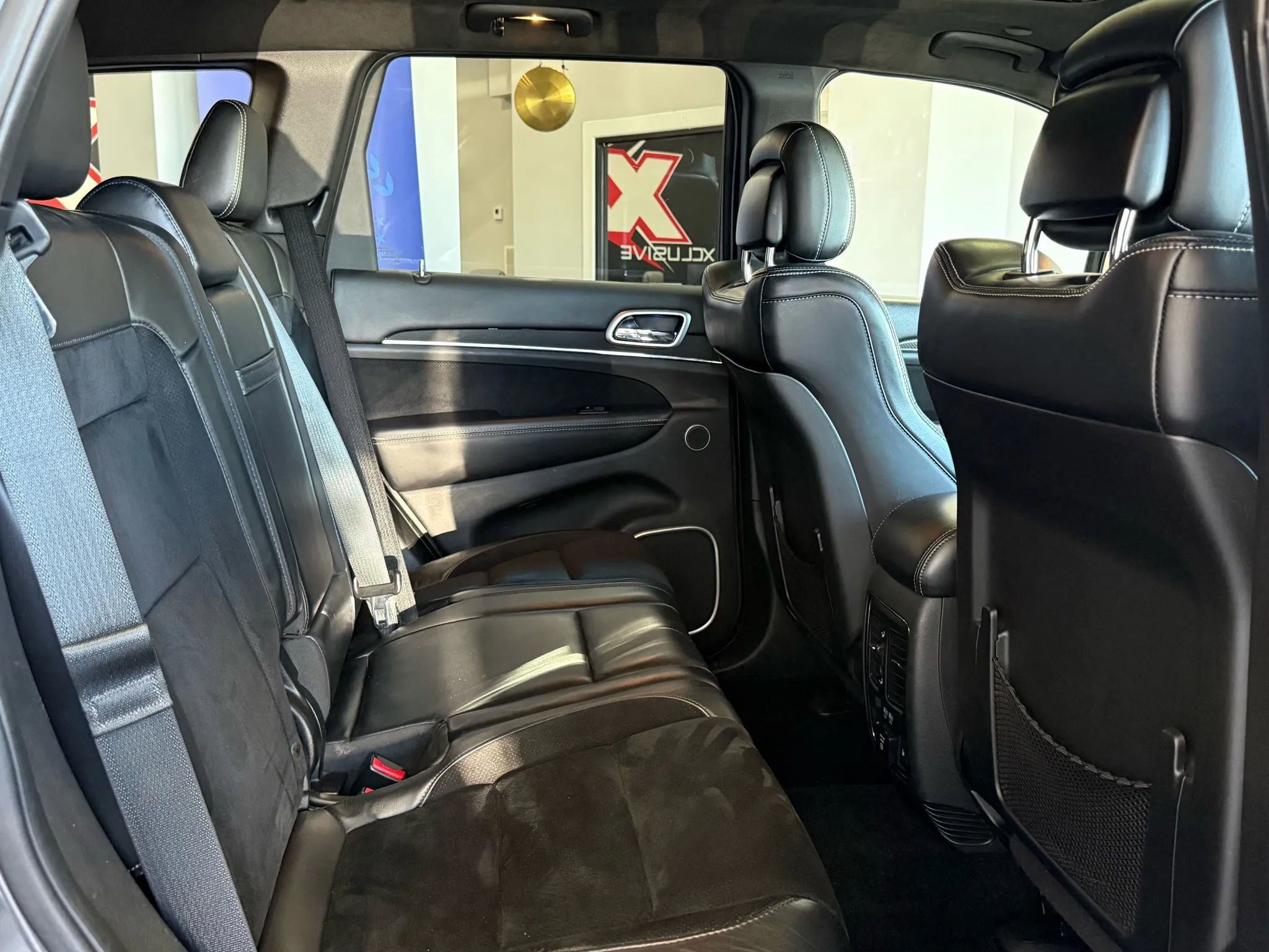 Used 2015 Jeep Grand Cherokee SRT image 23