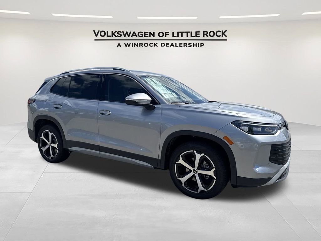 New 2025 Volkswagen Tiguan SE image 3