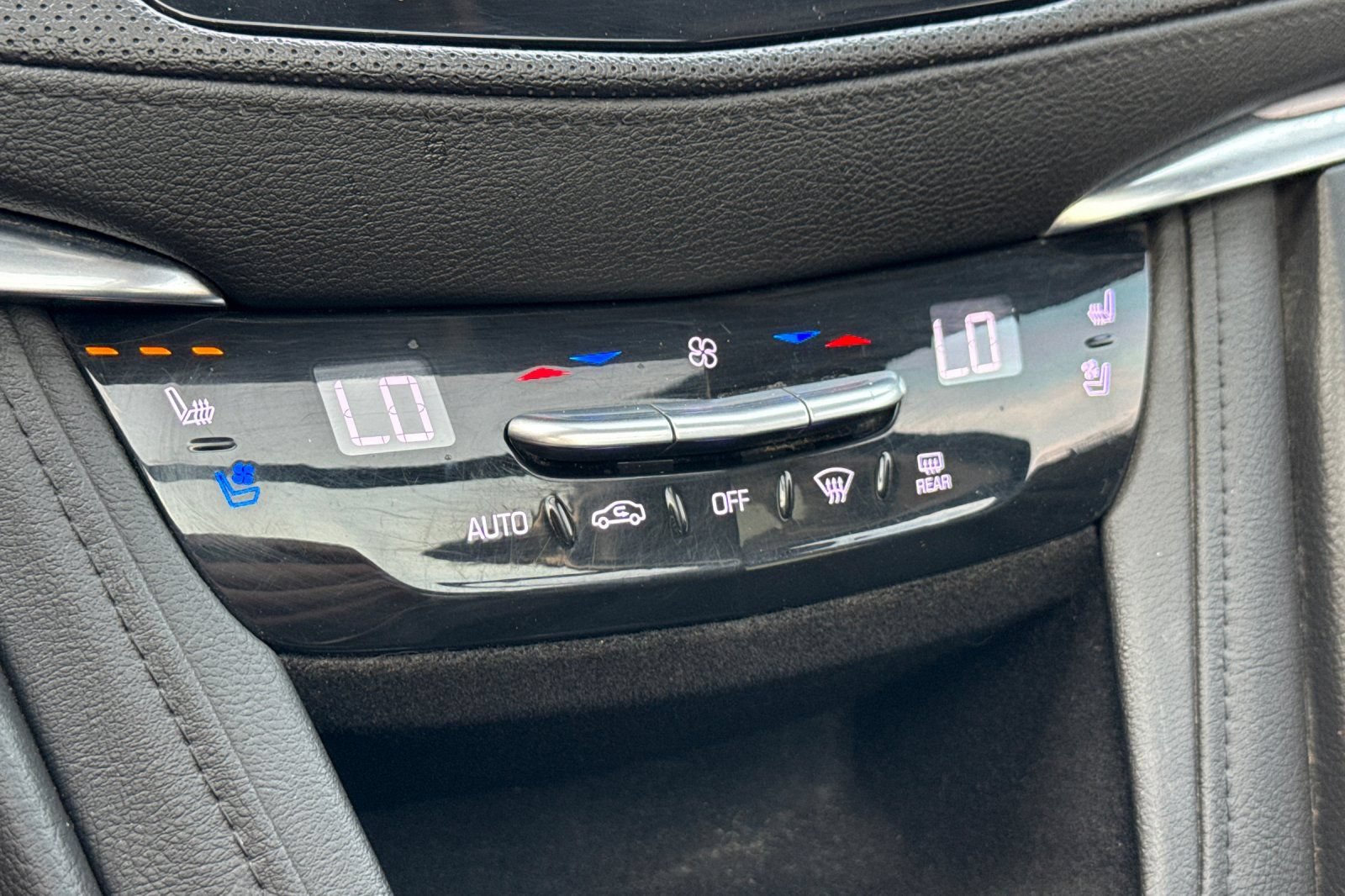 Used 2018 Cadillac XT5 Premium Luxury AWD/4WD image 21
